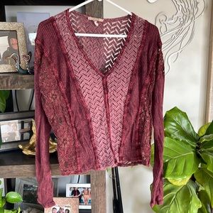 Gimmick’s by BKE lace and thermal top excellent condition maroon Large
